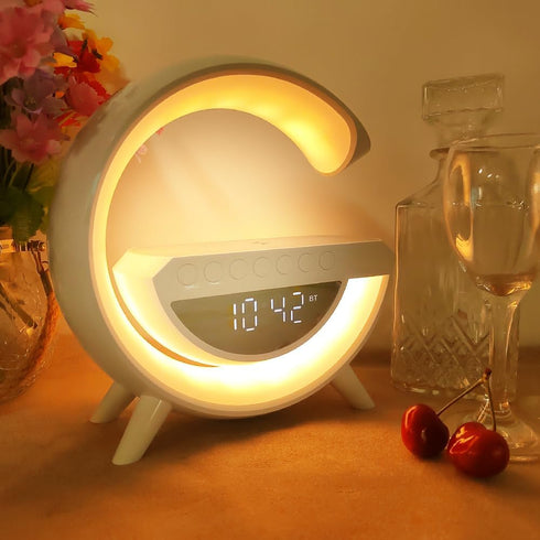 Lampa Smart LED RGB si Incarcator Wireless 15W, Lumini Ambientale, Sincronizare muzicala, Difuzor 5W, Muzica Bluetooth, USB, FM Radio, MicroSD, AUX, Afisaj Ceas Digital, Alarma, Alb